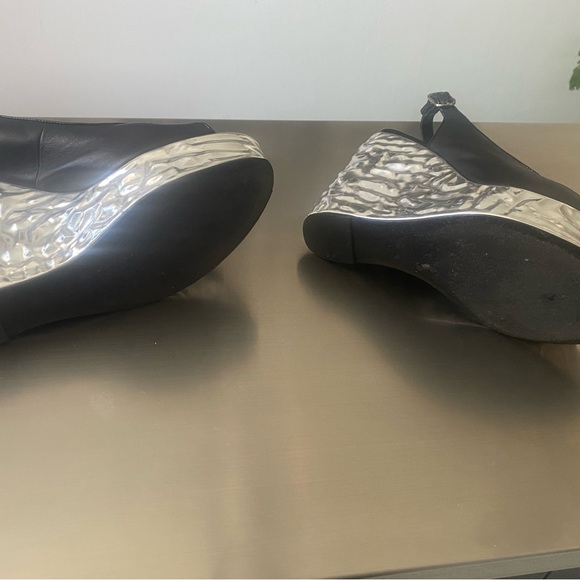 CHANEL Platform Sandals, Silver Leather platform and Heel, Used twice, size 38 - Picture 5 of 8